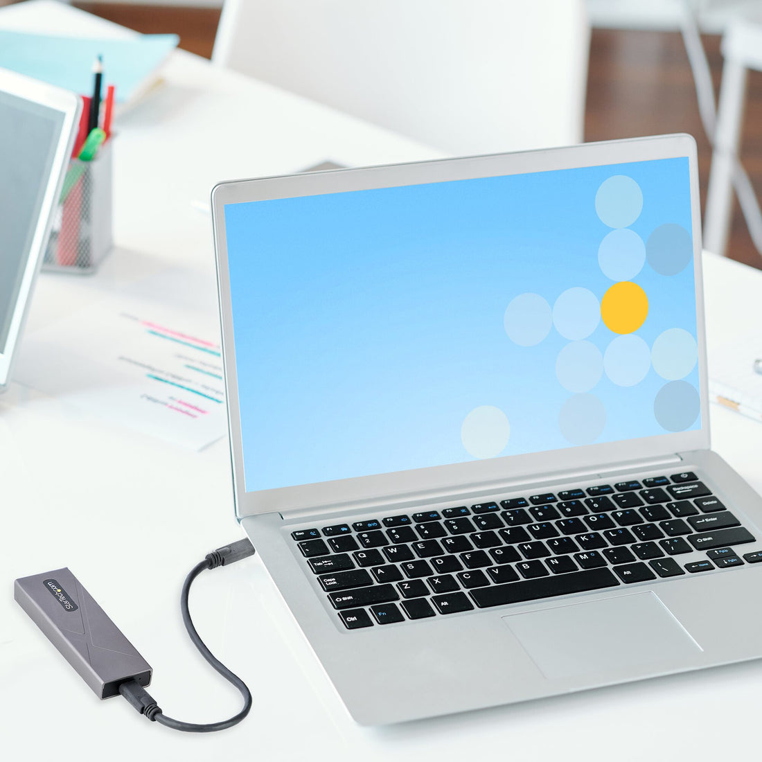 StarTech.com USB-C 10Gbps to M.2 NVMe or M.2 SATA SSD Enclosure - Tool-free External M.2 PCIe/SATA NGFF SSD - image 9
