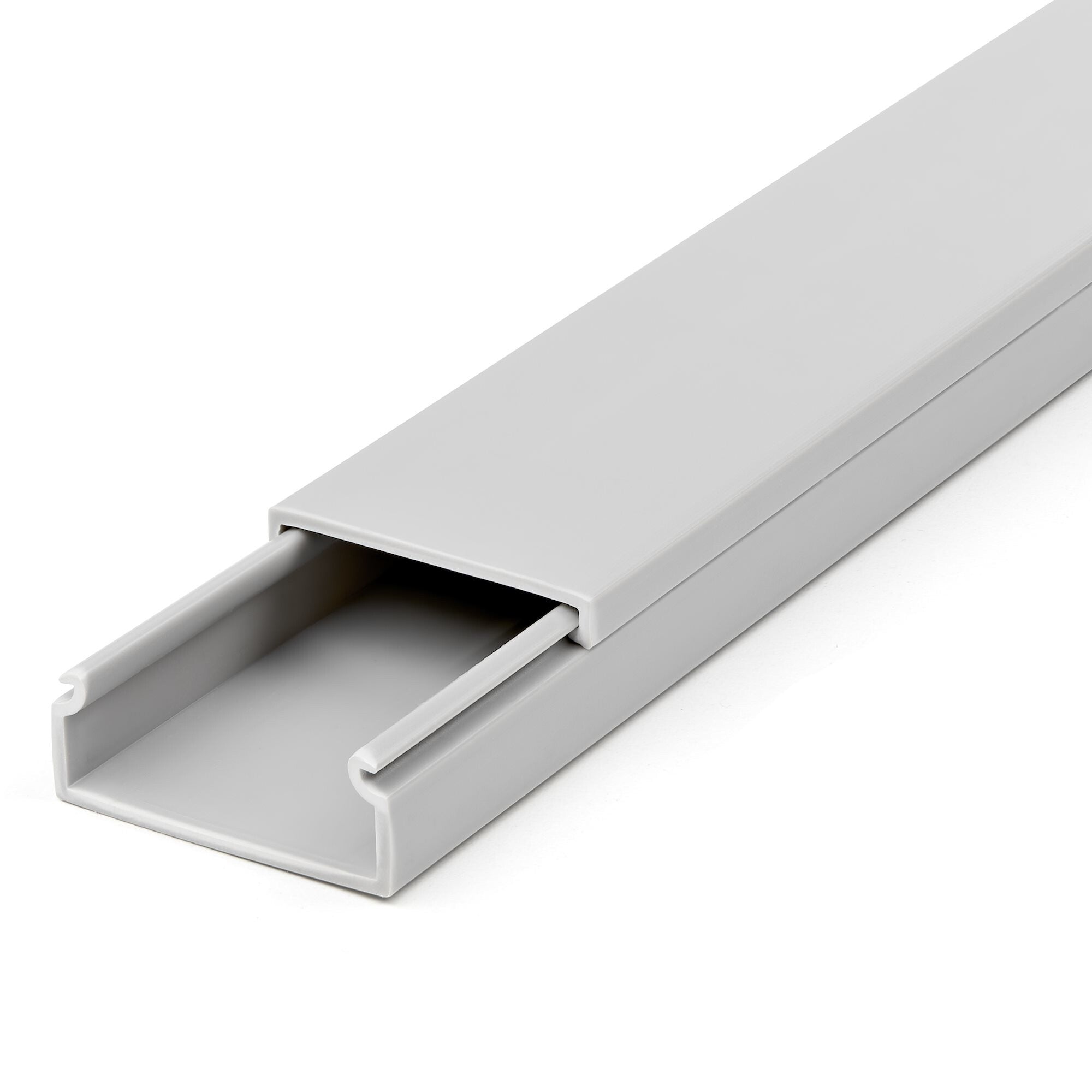 StarTech.com Solid Cable Management Raceway with Cover, 1-1/2