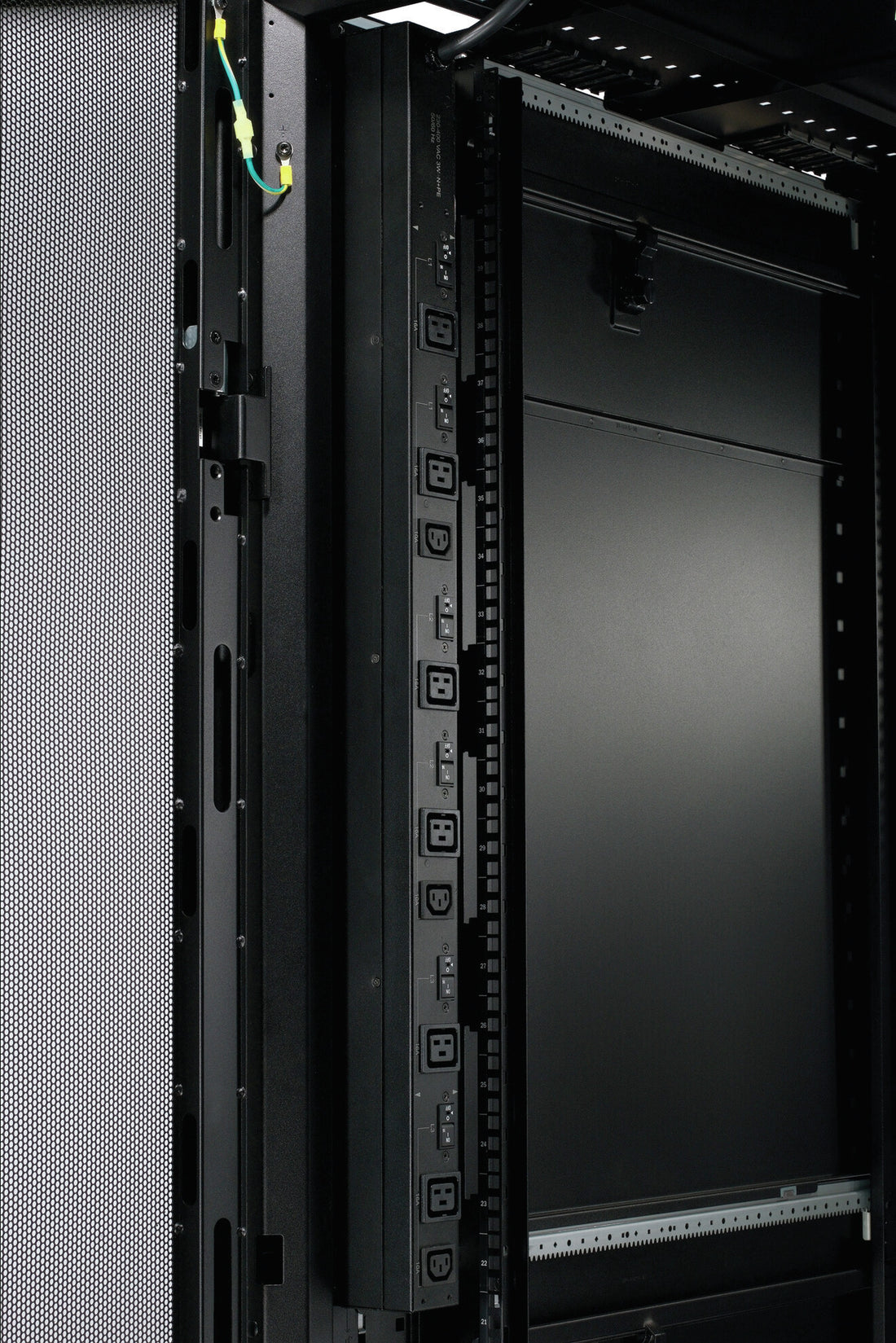APC Rack PDU Basic Zero U power distribution unit (PDU) 9 AC outlet(s) 0U Black - image 9