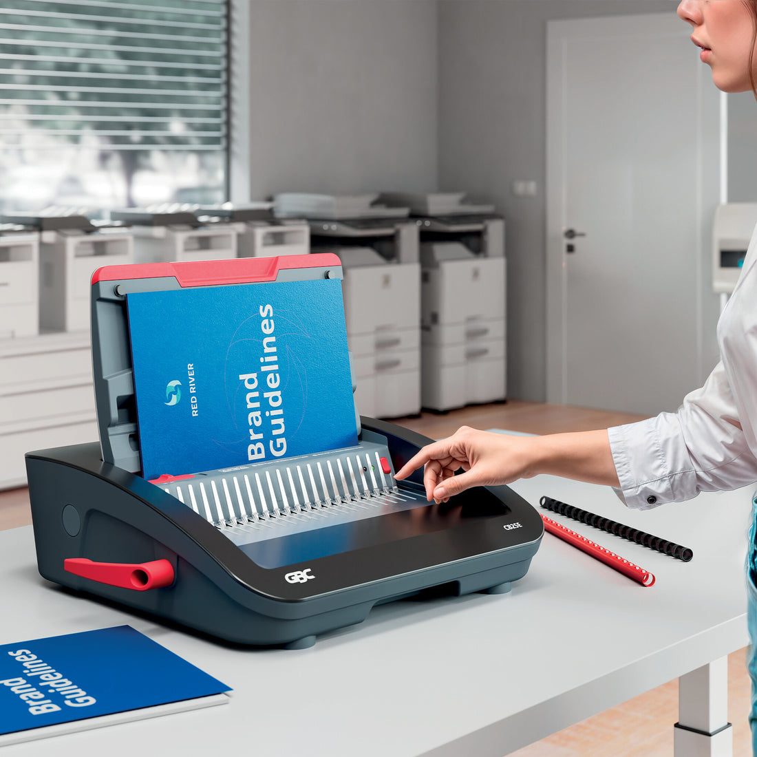 GBC CombBind CB25E Electric Binding Machine - image 2