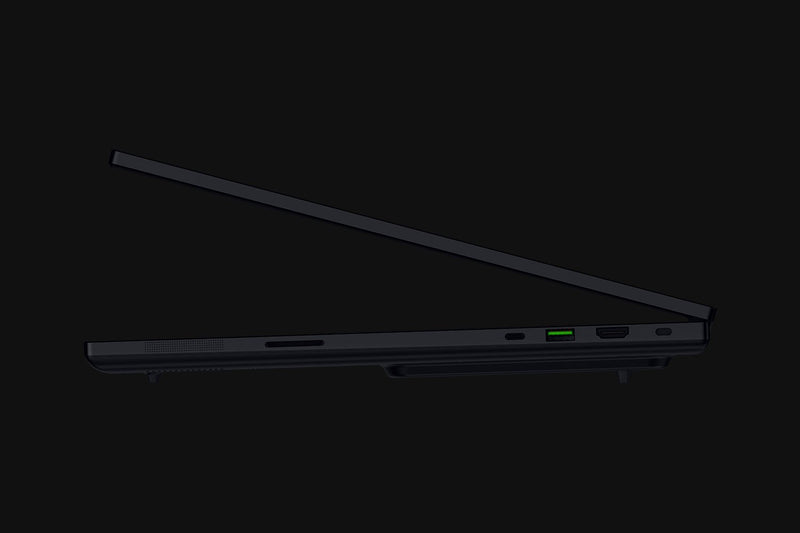 Razer Blade 18 Intel Core Ultra 9 275HX Laptop 45.7 cm (18") UHD+ 64 GB DDR5-SDRAM 4 TB SSD NVIDIA GeForce RTX 5090 Wi-Fi 7 (802.11be) Windows 11 Home Black
