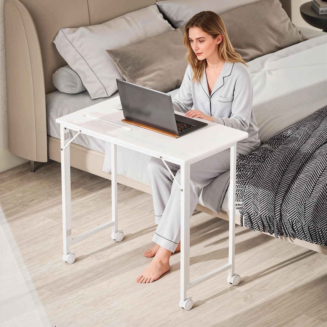 HOMCOM Small Folding Desk, with Wheels - White Wood-Effect