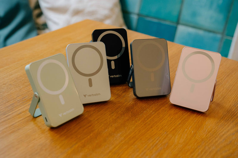 Verbatim Charge 'n' Go Magnetic Wireless Power Bank with stand - 10000 mAh Green