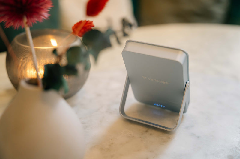 Verbatim Charge 'n' Go Magnetic Wireless Power Bank with stand - 10000 mAh Green