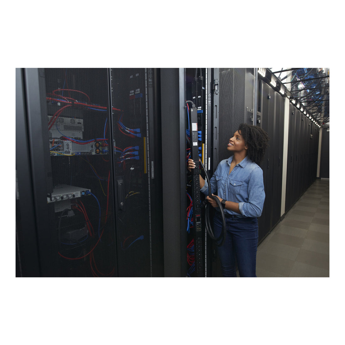 APC Rack PDU, 9000 switched, 0U, 30A, 200V and 208V, 21 C13 and C15, 3 C19 and C21 sockets - image 8