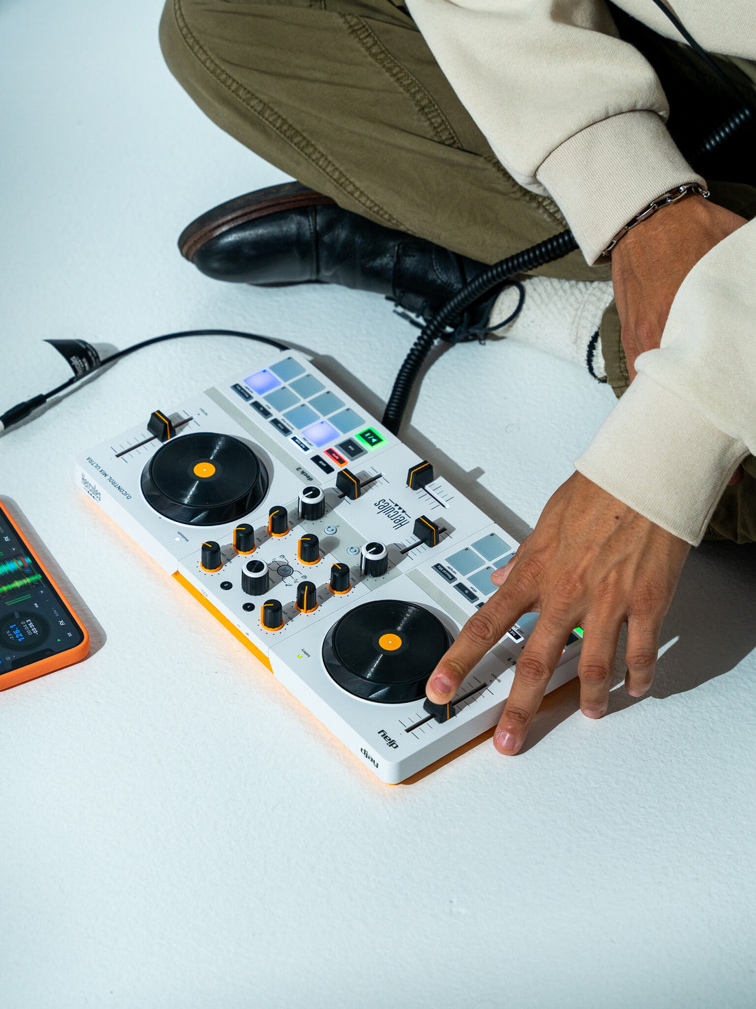 Hercules DJControl Mix Ultra White - image 12