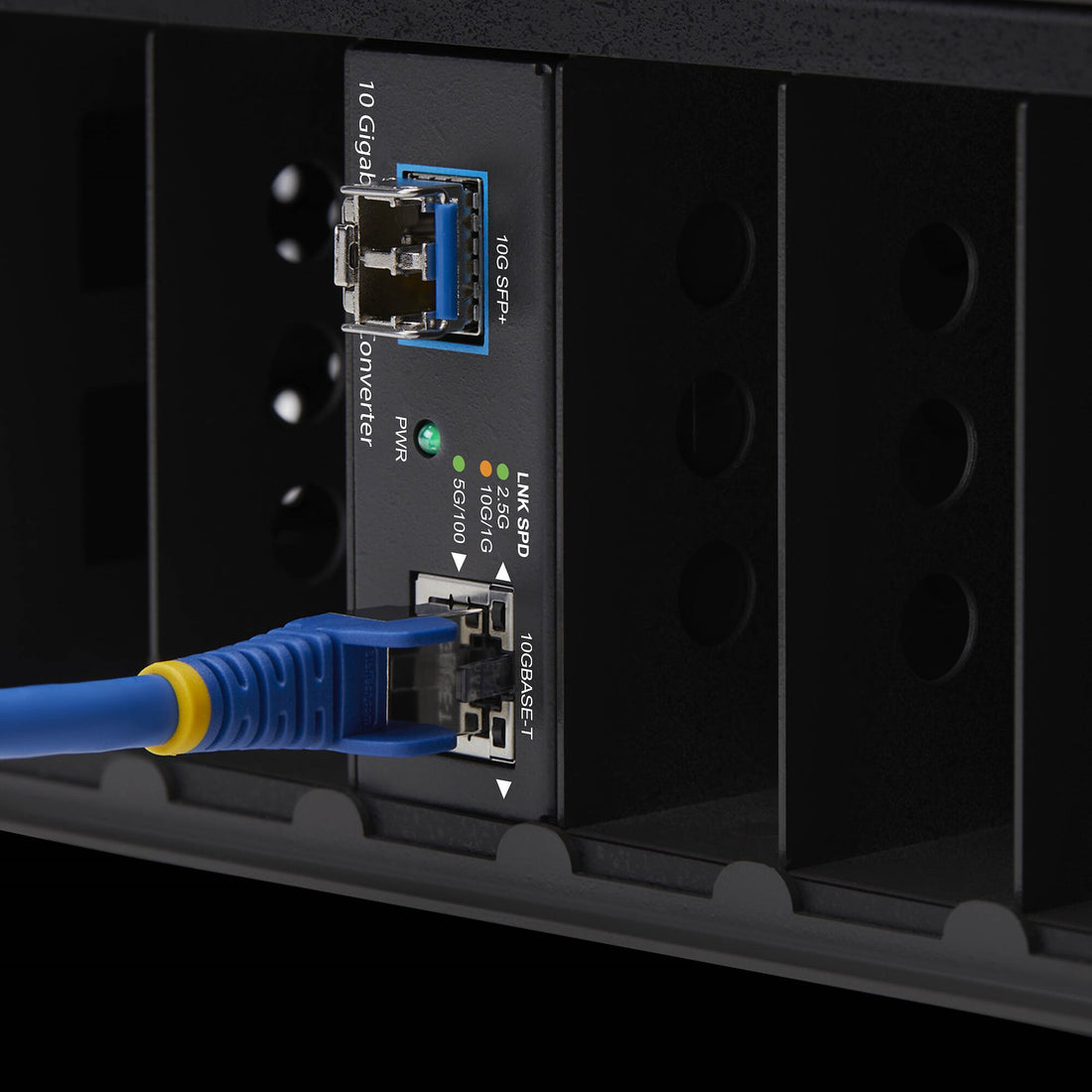 StarTech.com 10GbE Multi-Gigabit Open SFP+ Fiber Media Converter, Standalone 10 Gigabit Ethernet RJ-45 to - image 4