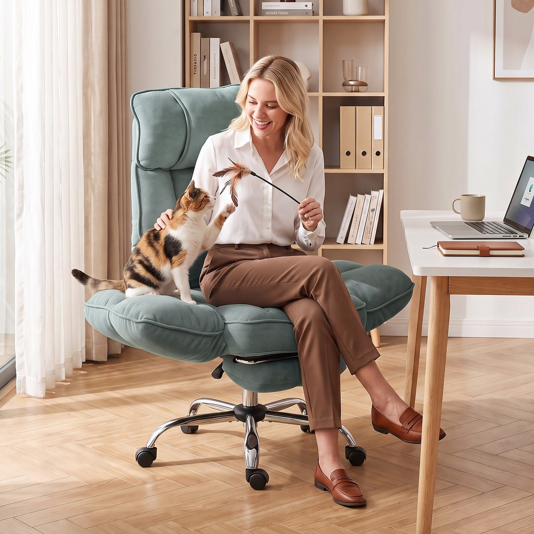 HOMCOM Executive Office Chair Height Adjustable Desk Chair Reclining Flip-up Armrest Footrest, Light Green